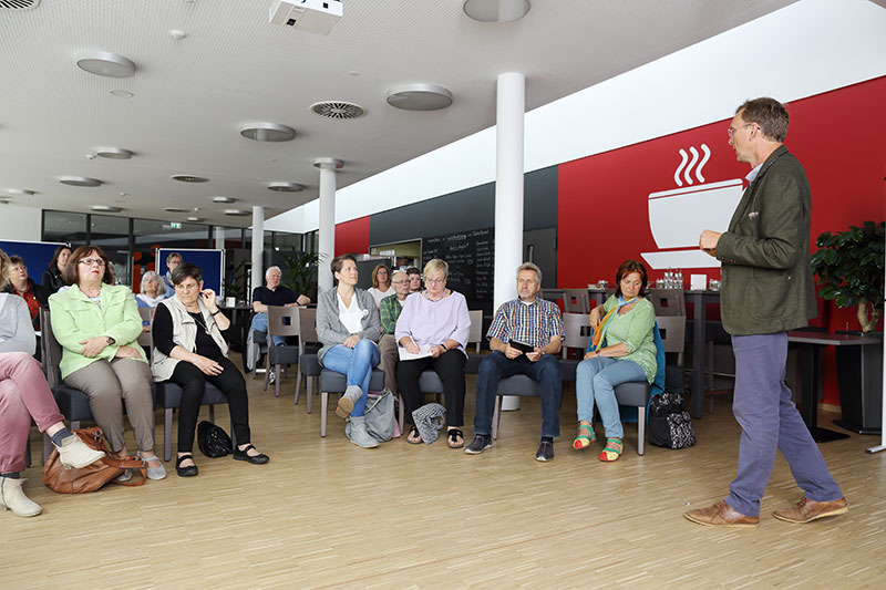 Impressionen vom Workshop Runder „Tisch - Partizipation, Beteiligungsmöglichkeiten im Familienzentrum Aurich“